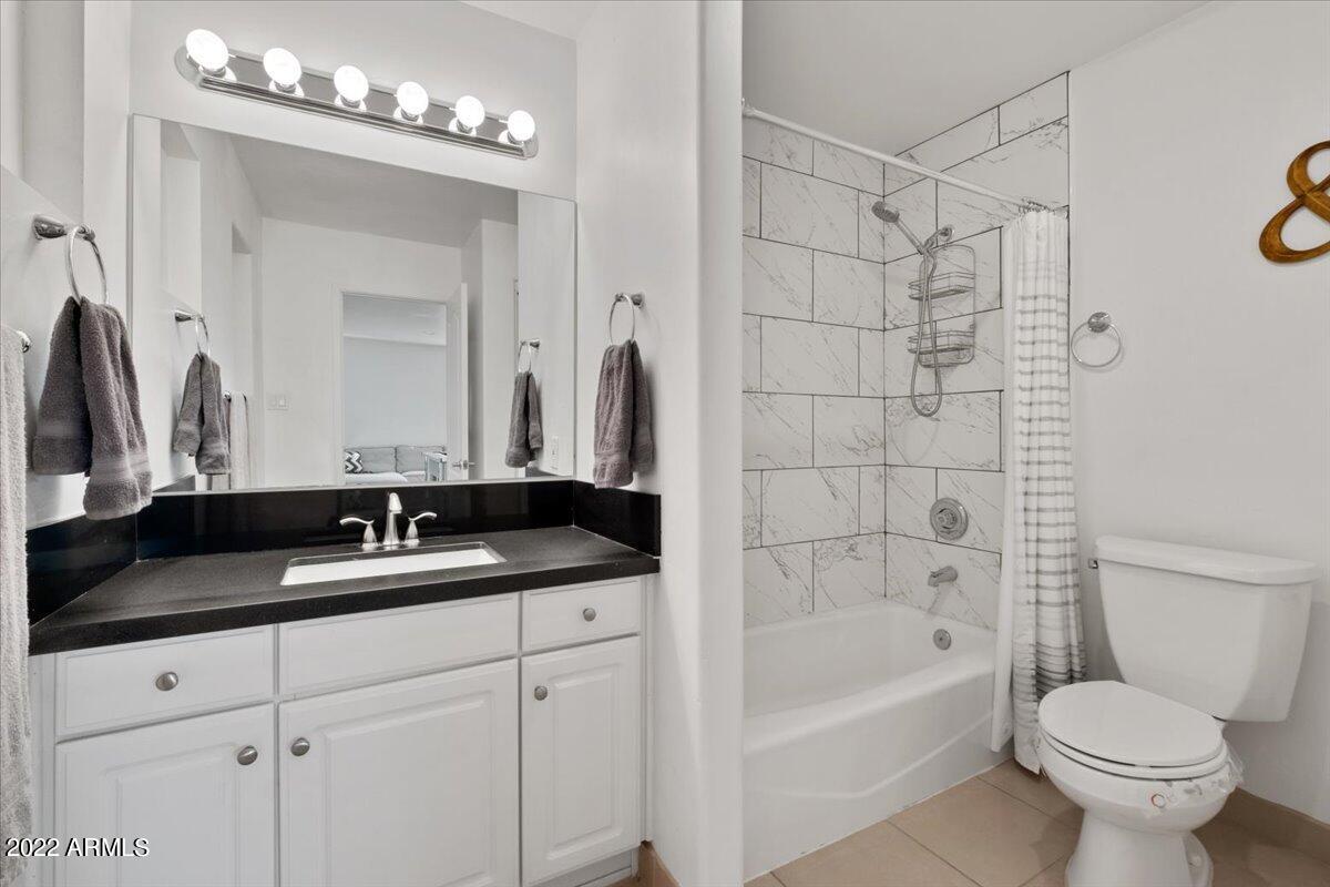 6520 North Mountain View Road Paradise Valley, AZ 85253 - Photo 21 of 29 19-Bathroom