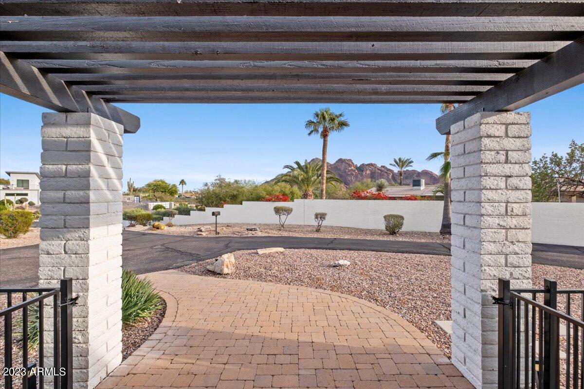 6520 North Mountain View Road Paradise Valley, AZ 85253 - Photo 26 of 29 Front door view