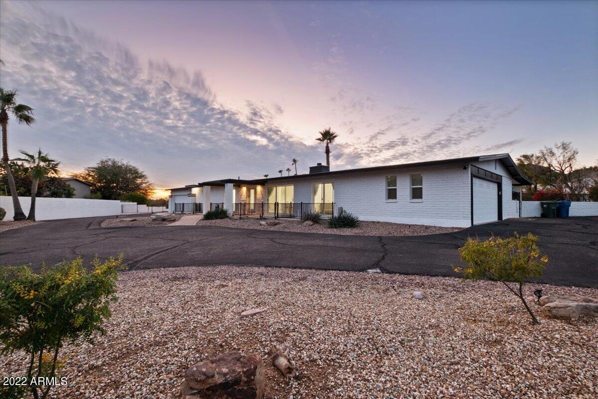 6520 North Mountain View Road Paradise Valley, AZ 85253 - Photo 3 of 29 03-Front of Home