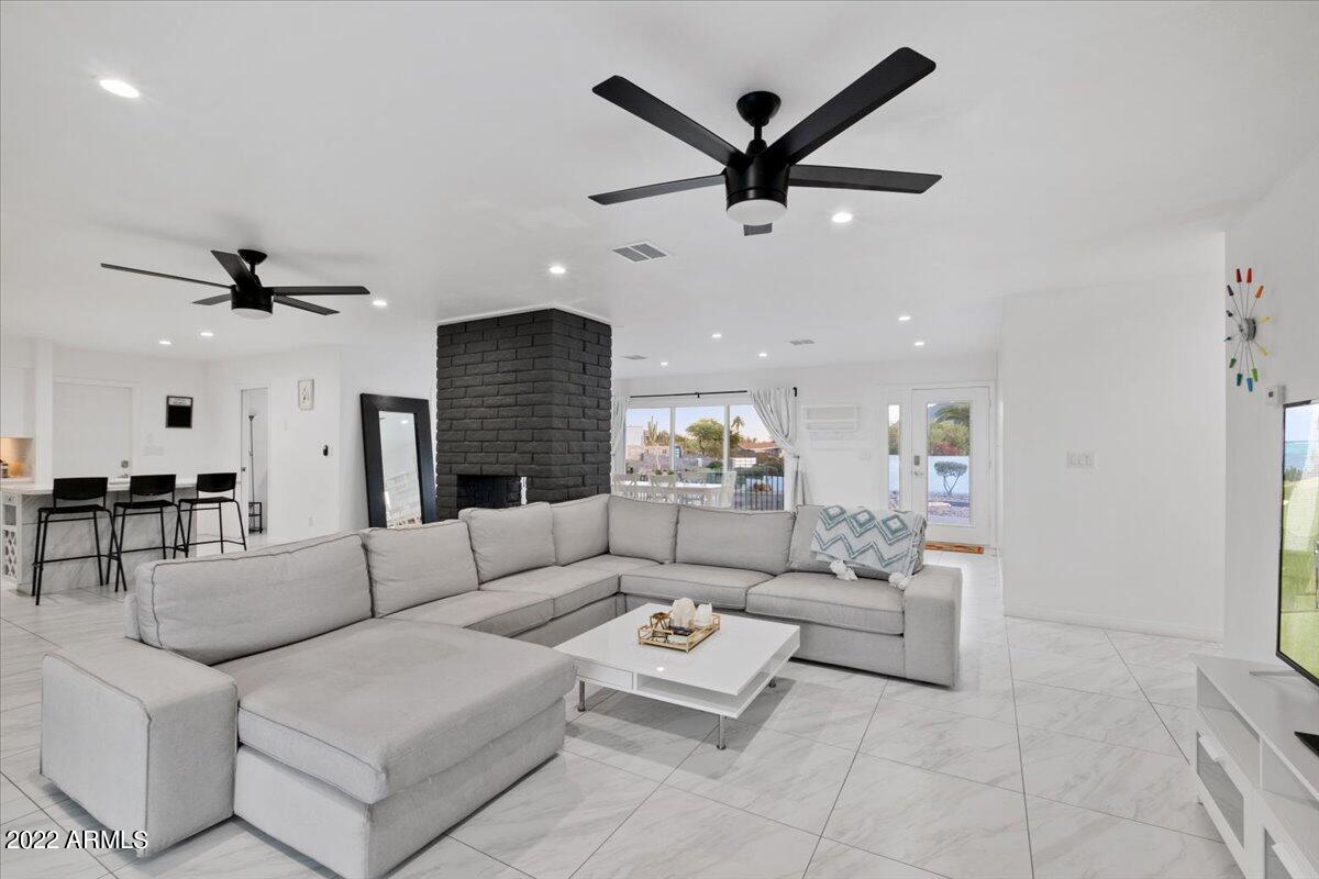 6520 North Mountain View Road Paradise Valley, AZ 85253 - Photo 6 of 29 04-Family Room