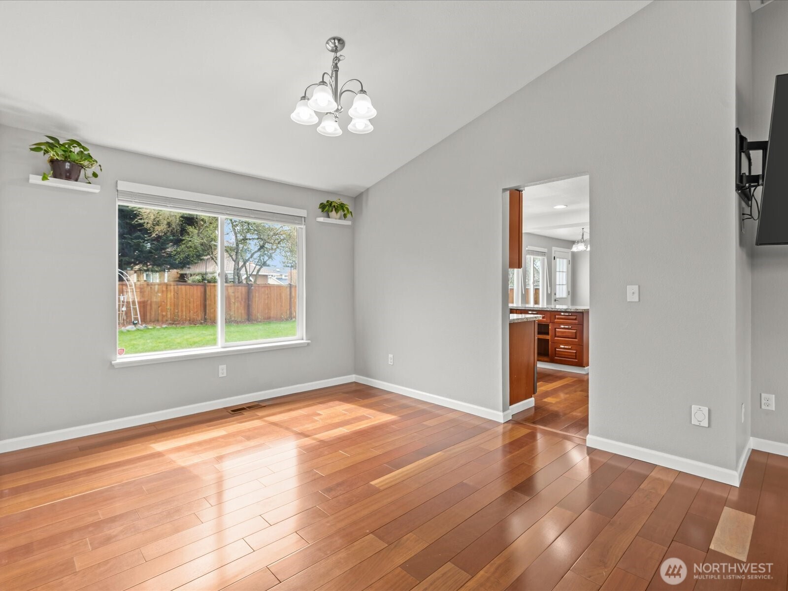 1027 Southwest 348th Place Federal Way, WA 98023 - Photo 10 of 32