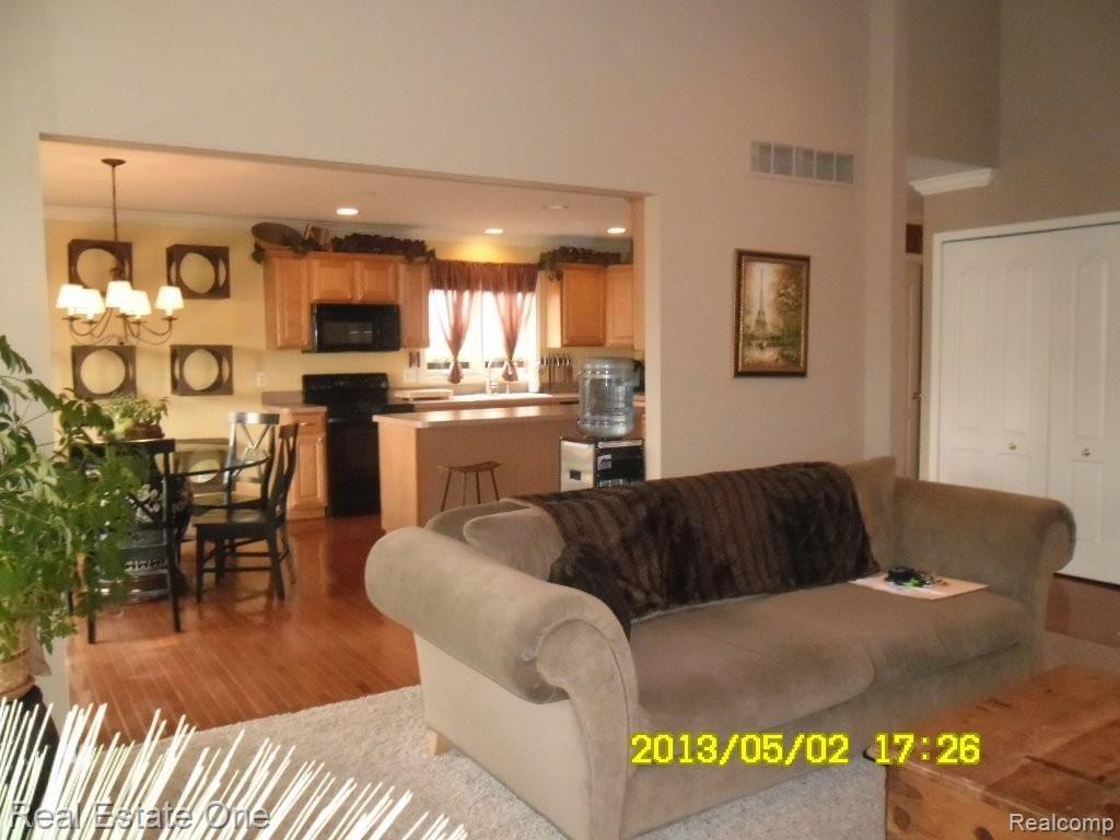 1574 Nadine Rochester, MI 48307 - Photo 18 of 19 Great Room to kitchen