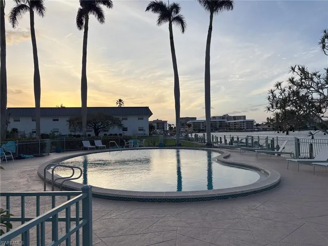 $6,500 | 383 Harbour Drive, Unit 207, Naples, FL 34103