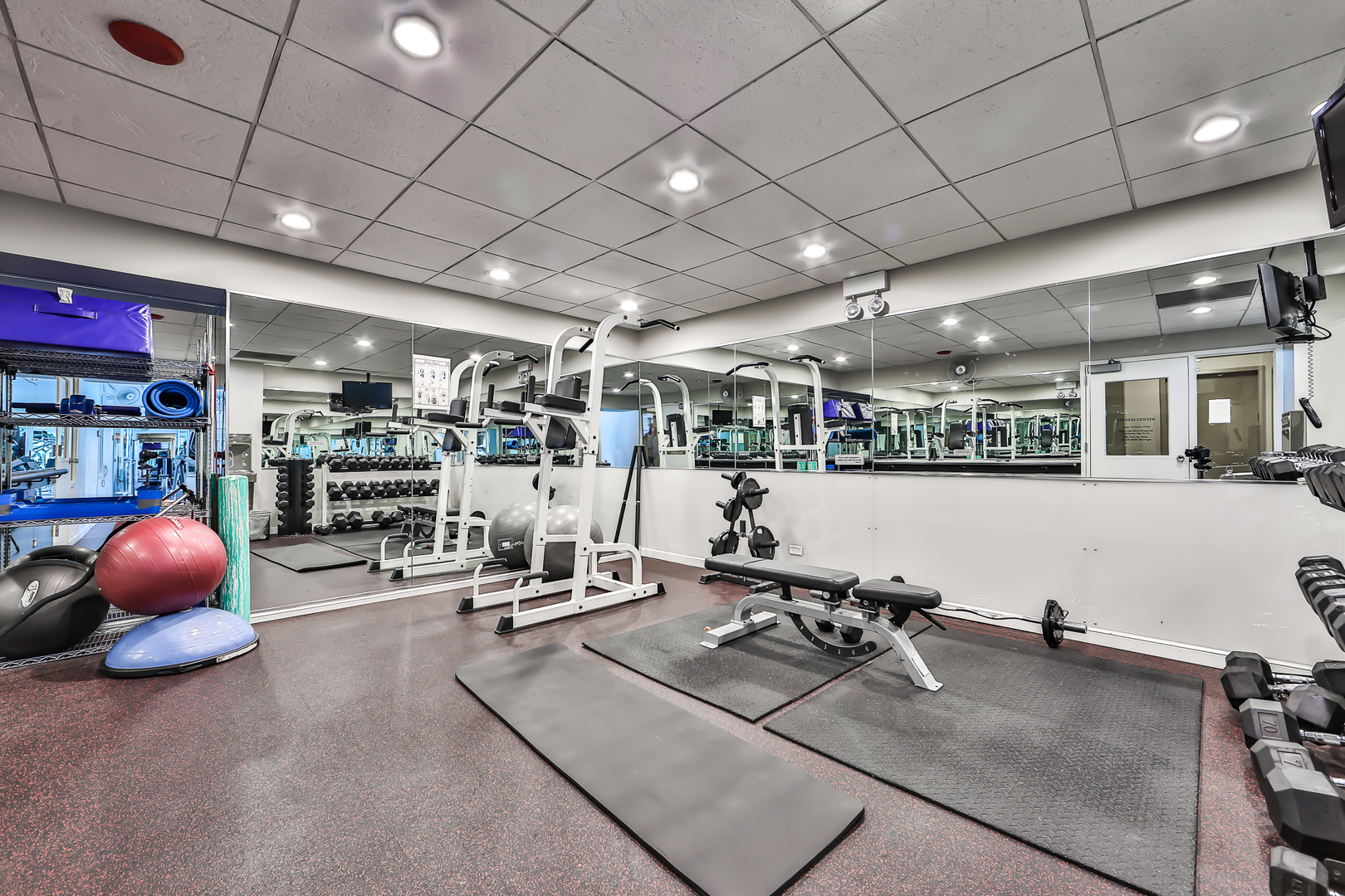 111 East Chestnut Street, Unit 45B Chicago, IL 60611 - Photo 24 of 27 a room with gym equipment and equipment