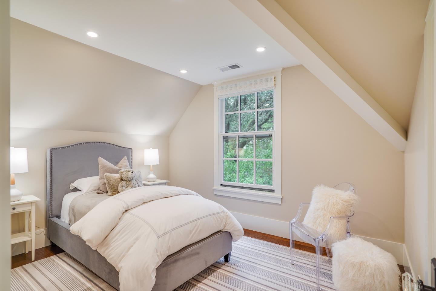 2240 Redington Road Hillsborough, CA 94010 - Photo 12 of 29 Gallery Image 12