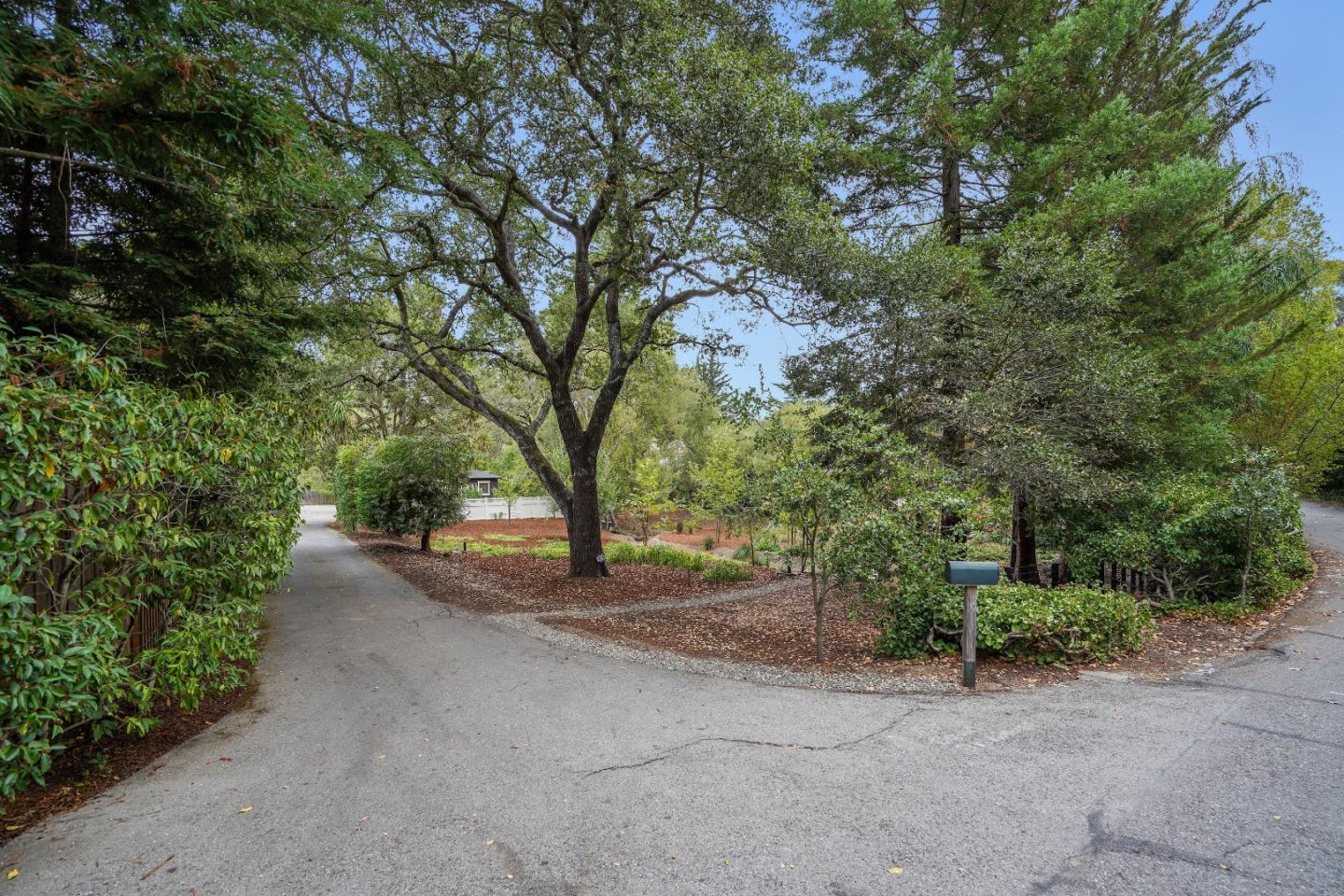 2240 Redington Road Hillsborough, CA 94010 - Photo 28 of 29 Gallery Image 28