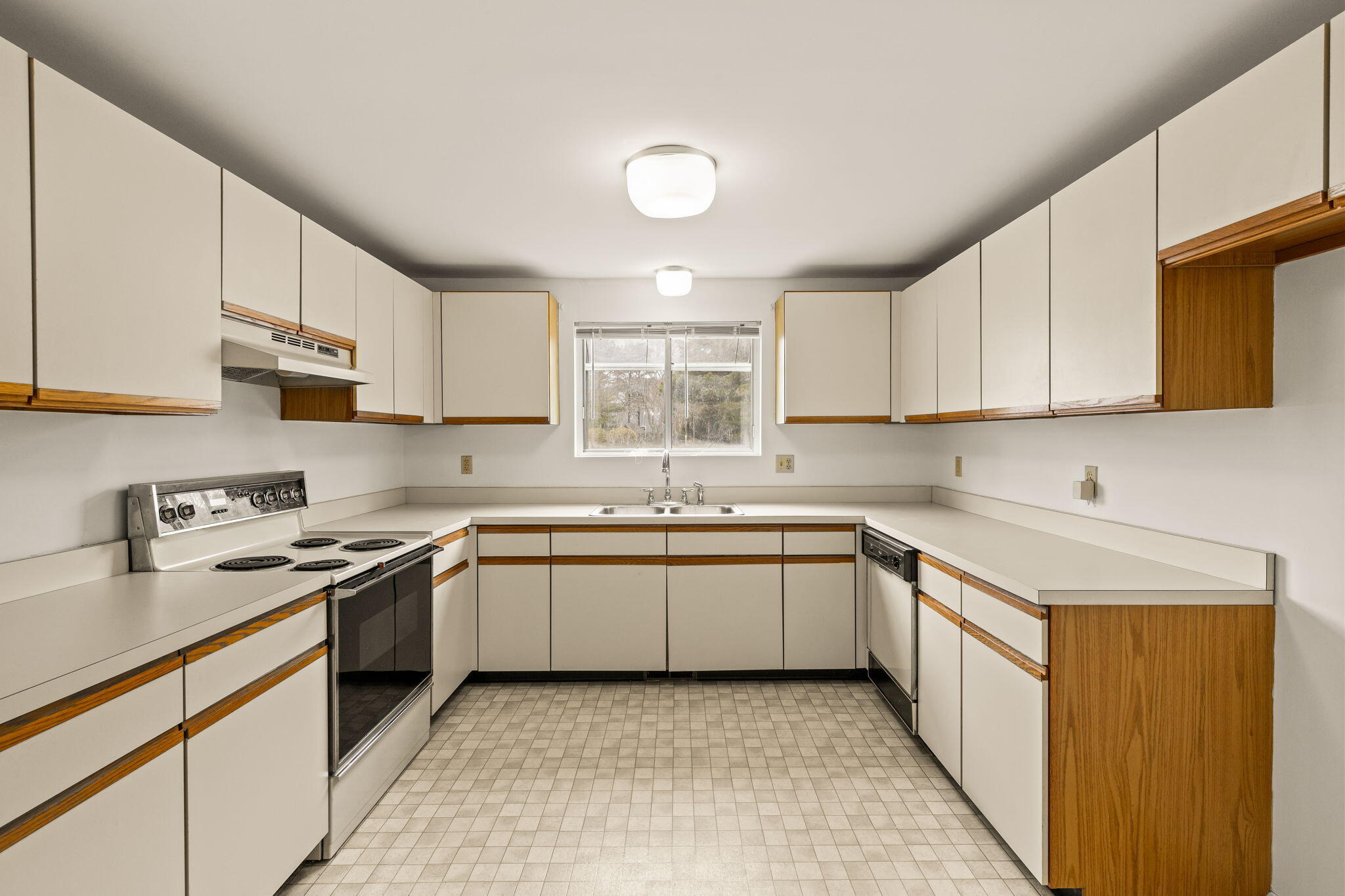 137 Shellback Way, Unit U Mashpee, MA 02649 - Photo 8 of 27 9-web-or-mls-137-shellback-way-u