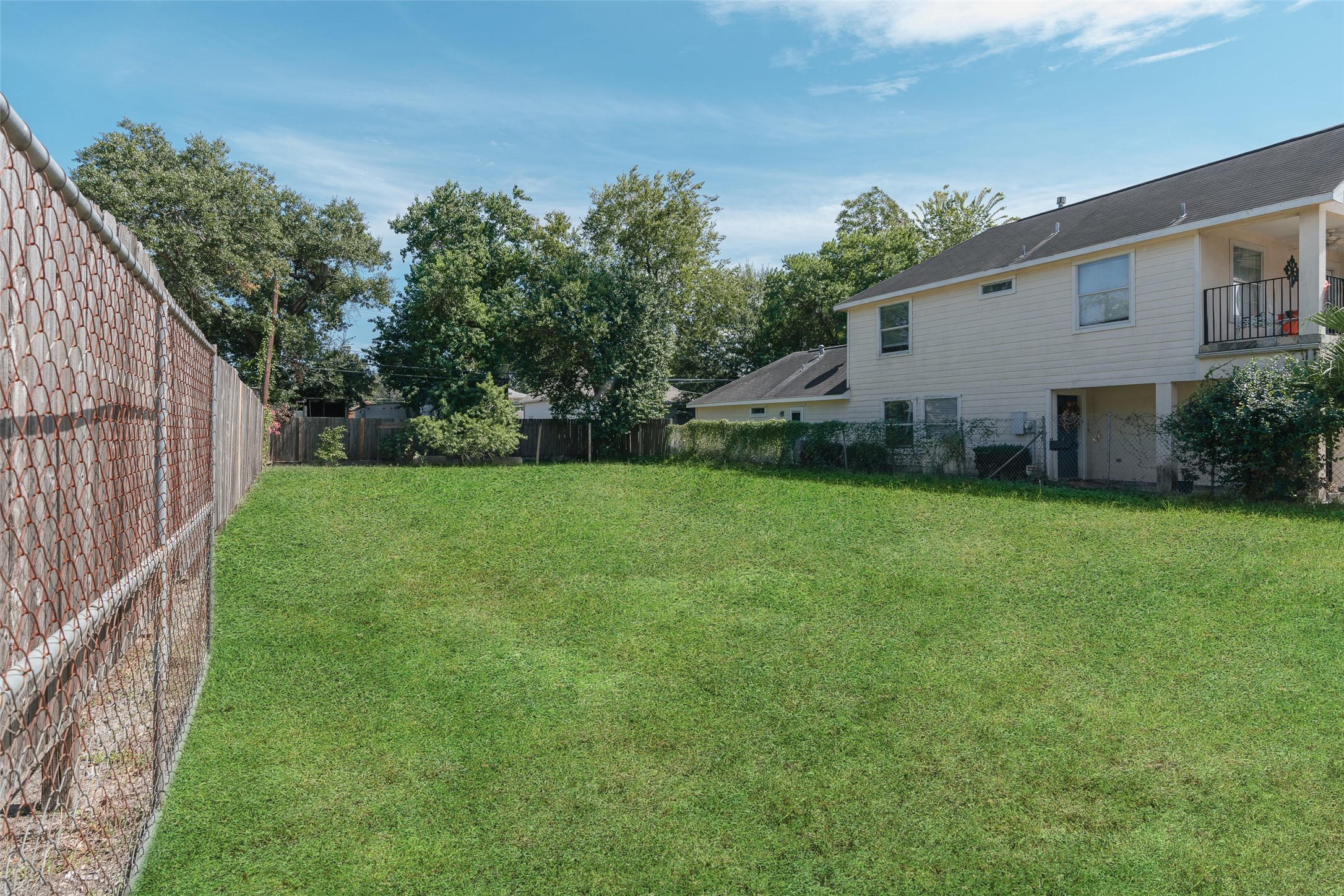 0 McKee Street Houston, TX 77009 - Photo 4 of 7 a view of a backyard with a garden