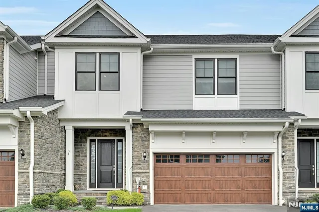 $1,325,000 | 31 St Andrews Circle, Westwood, NJ 07675