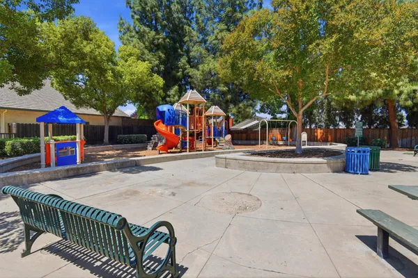 $679,999 | 102 Henry Court, Tracy, CA 95376