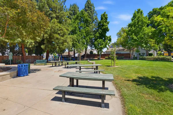 $679,999 | 102 Henry Court, Tracy, CA 95376