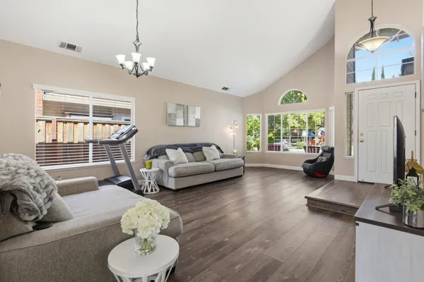 $679,999 | 102 Henry Court, Tracy, CA 95376
