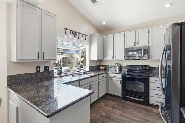 $679,999 | 102 Henry Court, Tracy, CA 95376