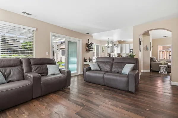 $679,999 | 102 Henry Court, Tracy, CA 95376