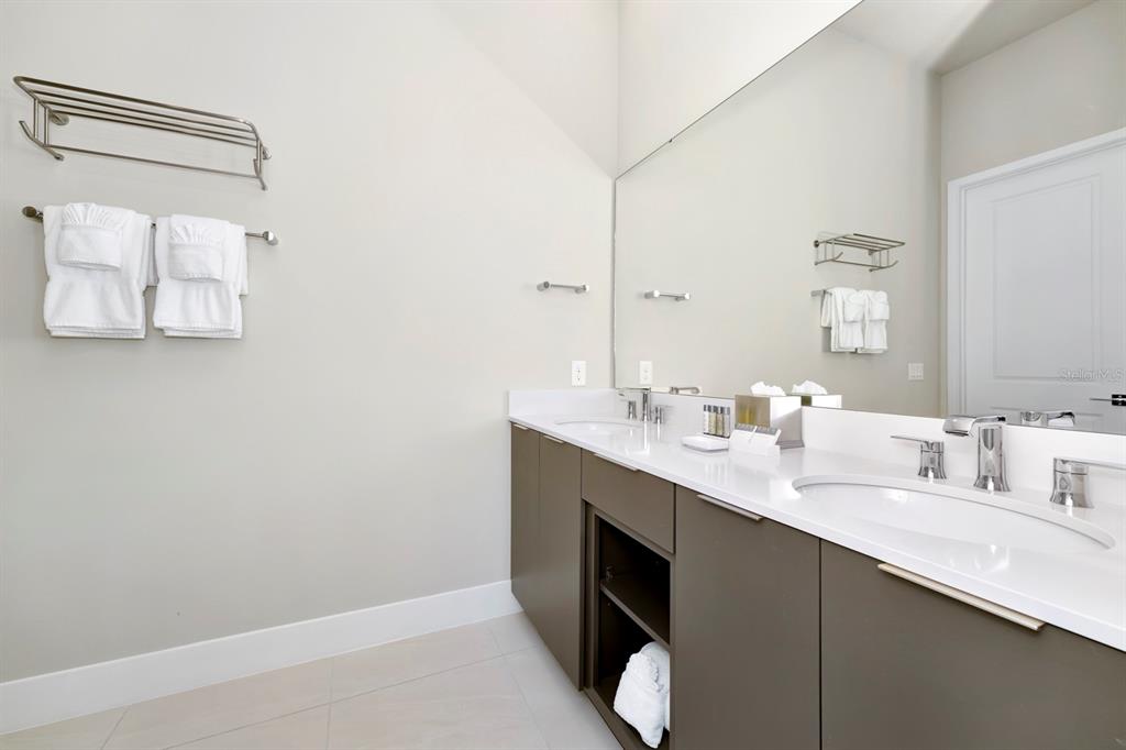 7740 Sandy Ridge Drive, Unit 220 Reunion, FL 34747 - Photo 23 of 55 a bathroom with a sink vanity and a mirror