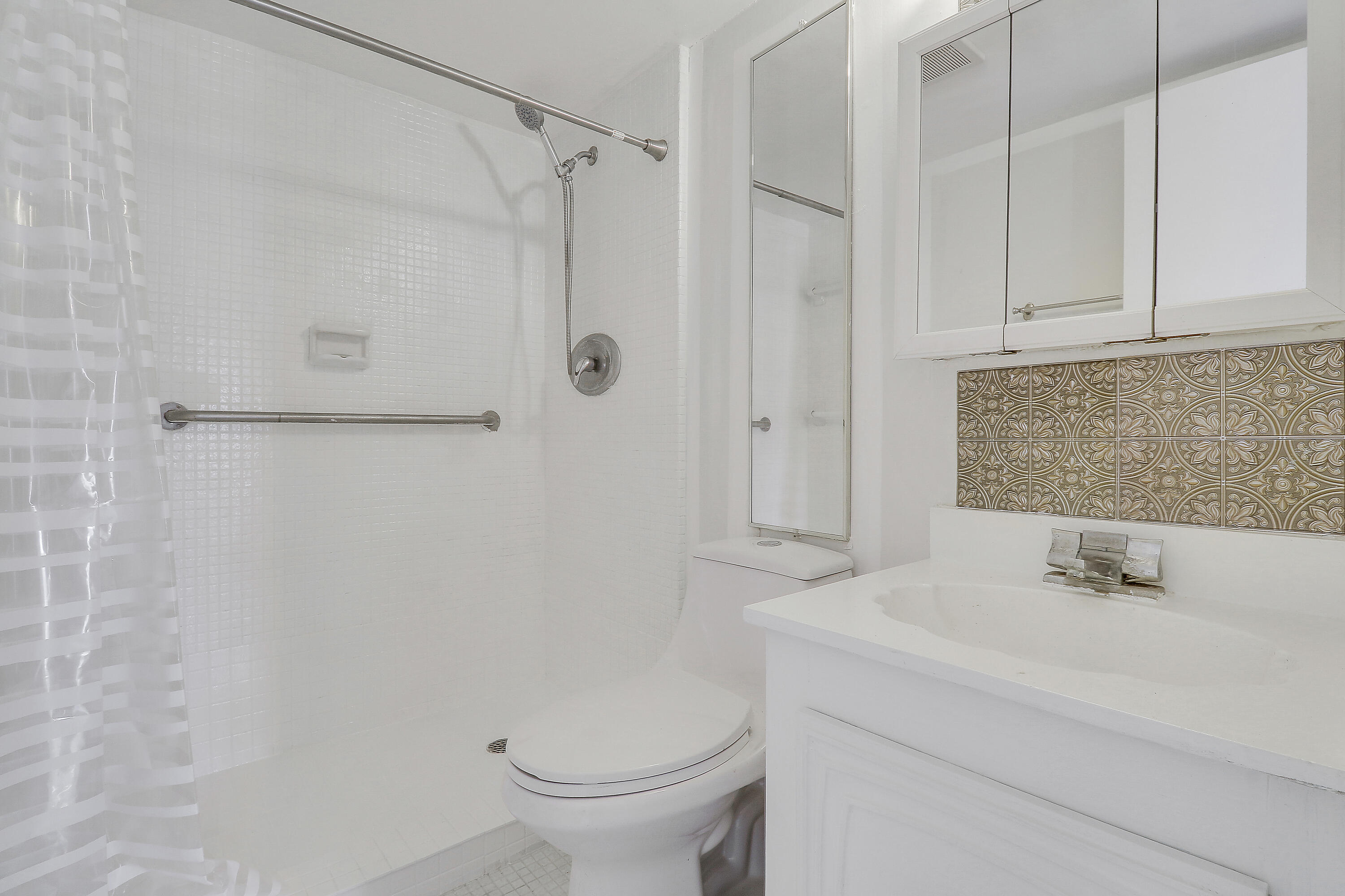 410 Wilma Circle, Unit 308 Riviera Beach, FL 33404 - Photo 18 of 37 House 1-5