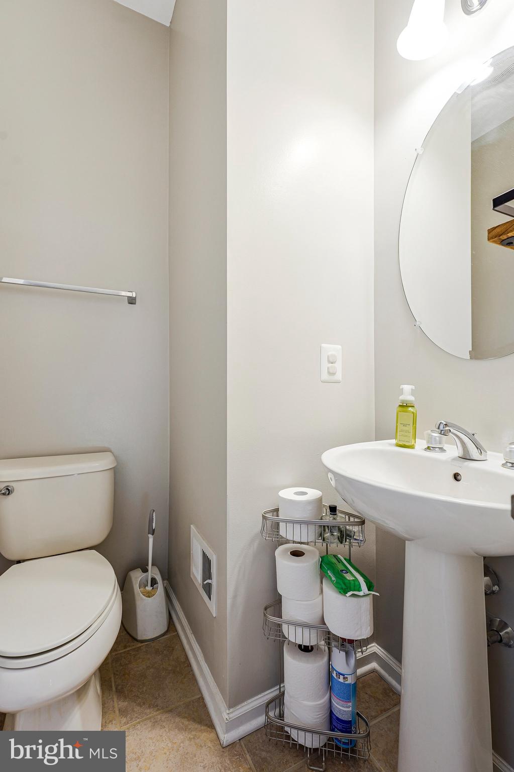 23073 Weybridge Square Broadlands, VA 20148 - Photo 22 of 24 a bathroom with a toilet a sink and a mirror