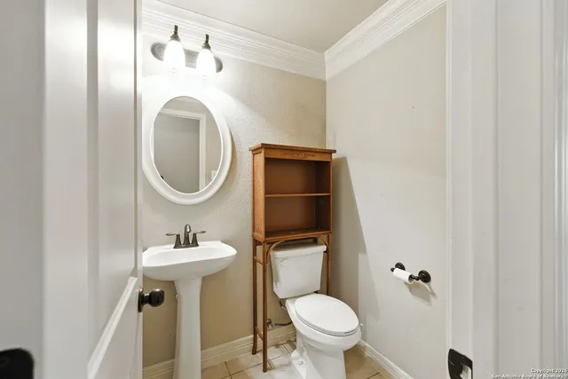 $2,400 | 630 Colosseo Way, San Antonio, TX 78253