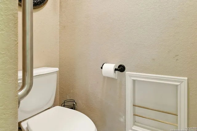 $2,400 | 630 Colosseo Way, San Antonio, TX 78253