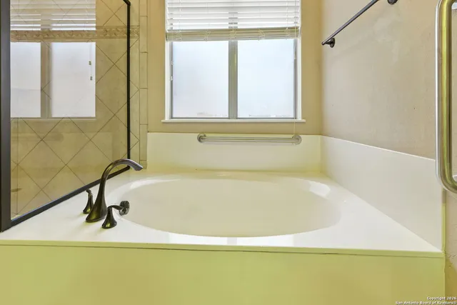 $2,400 | 630 Colosseo Way, San Antonio, TX 78253