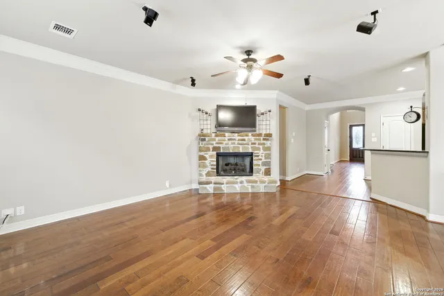 $2,400 | 630 Colosseo Way, San Antonio, TX 78253