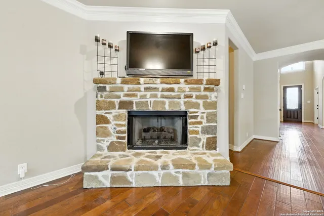 $2,400 | 630 Colosseo Way, San Antonio, TX 78253