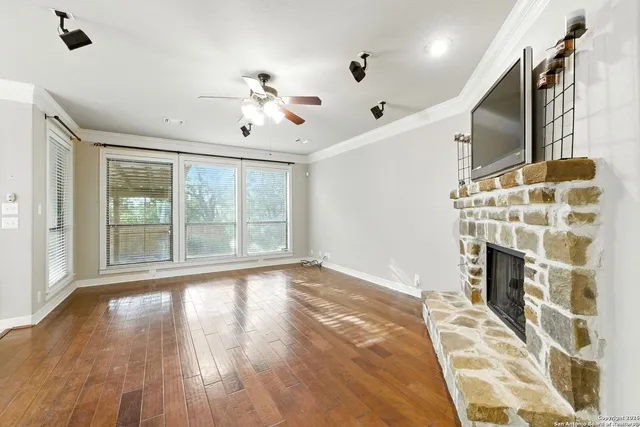 $2,400 | 630 Colosseo Way, San Antonio, TX 78253