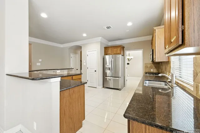 $2,400 | 630 Colosseo Way, San Antonio, TX 78253