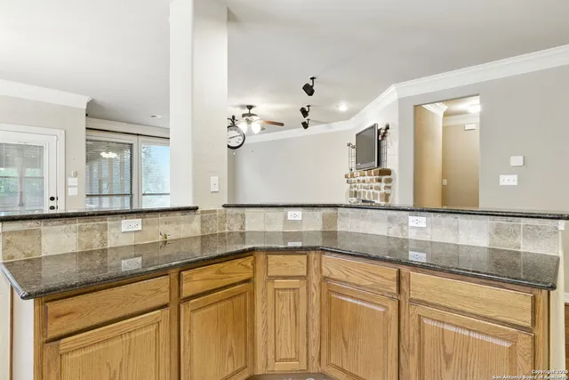 $2,400 | 630 Colosseo Way, San Antonio, TX 78253