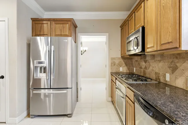 $2,400 | 630 Colosseo Way, San Antonio, TX 78253