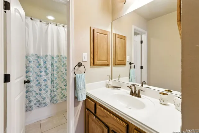 $2,400 | 630 Colosseo Way, San Antonio, TX 78253