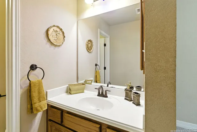 $2,400 | 630 Colosseo Way, San Antonio, TX 78253