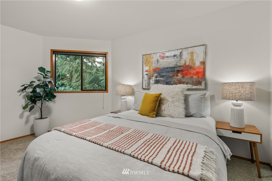 1060 Ridgewood Circle Southwest Issaquah, WA 98027 - Photo 23 of 38 a bedroom with a bed and a potted plant