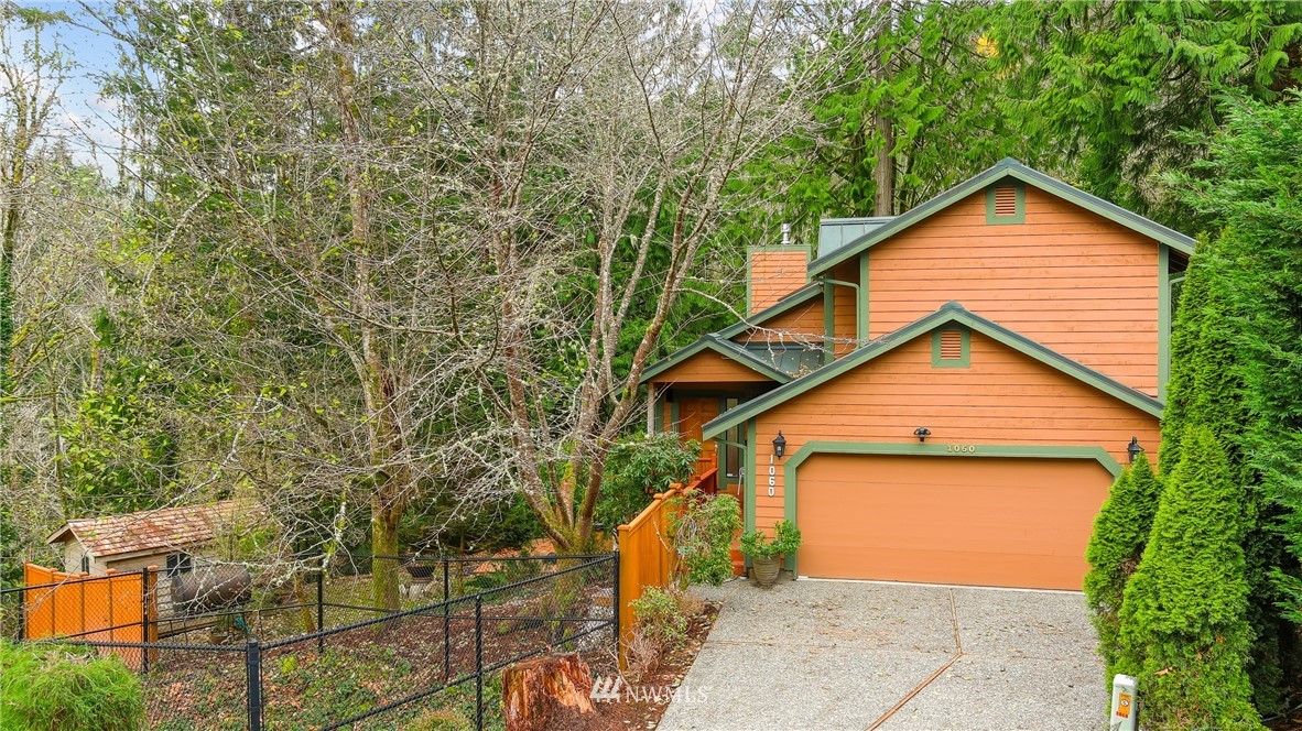 1060 Ridgewood Circle Southwest Issaquah, WA 98027 - Photo 38 of 38 a view of outdoor space and yard