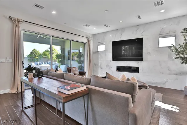 $3,500 | 2586 Hazelburn Drive, Henderson, NV 89044