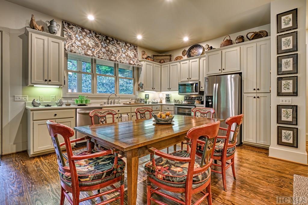 31 Randall Road Highlands, NC 28741 - Photo 8 of 25 Gallery Image 8