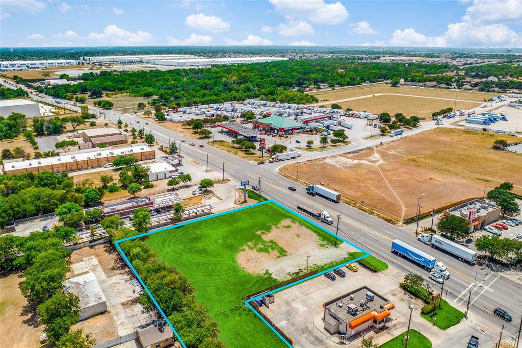 8520 South Lancaster Road Dallas, TX 75241 - Photo 3 of 5 a view of a city
