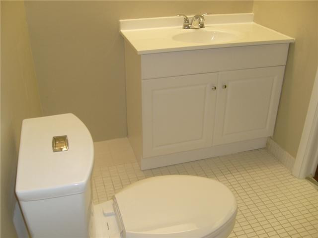 351 Cambridge Road, Unit 203 Hollywood, FL 33024 - Photo 7 of 14 Bathroom