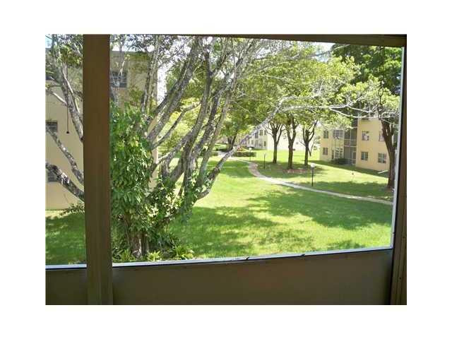351 Cambridge Road, Unit 203 Hollywood, FL 33024 - Photo 8 of 14 View