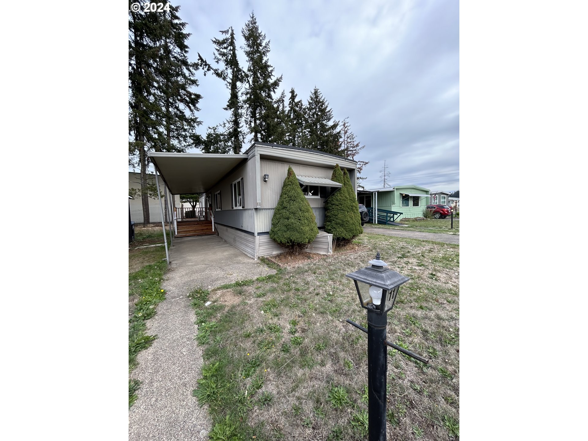 205 South 54th Street Springfield, OR 97478 - Photo 1 of 19 a front view of a house with garden