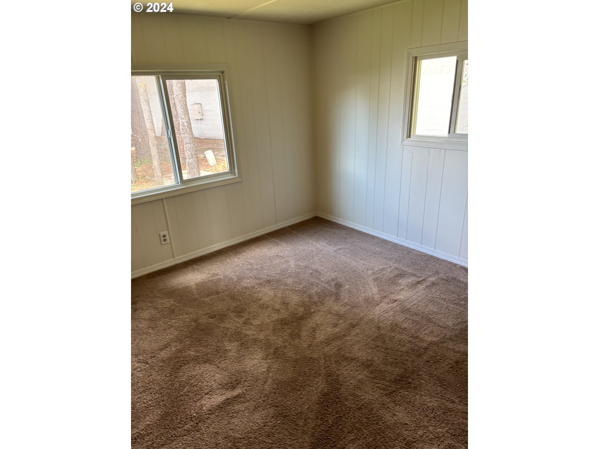 205 South 54th Street Springfield, OR 97478 - Photo 18 of 19 a view of an empty room with a window