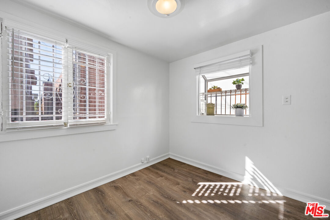 28 Clubhouse Avenue, Unit 1/2 Venice, CA 90291 - Photo 10 of 21 a view of an empty room with wooden floor and a window