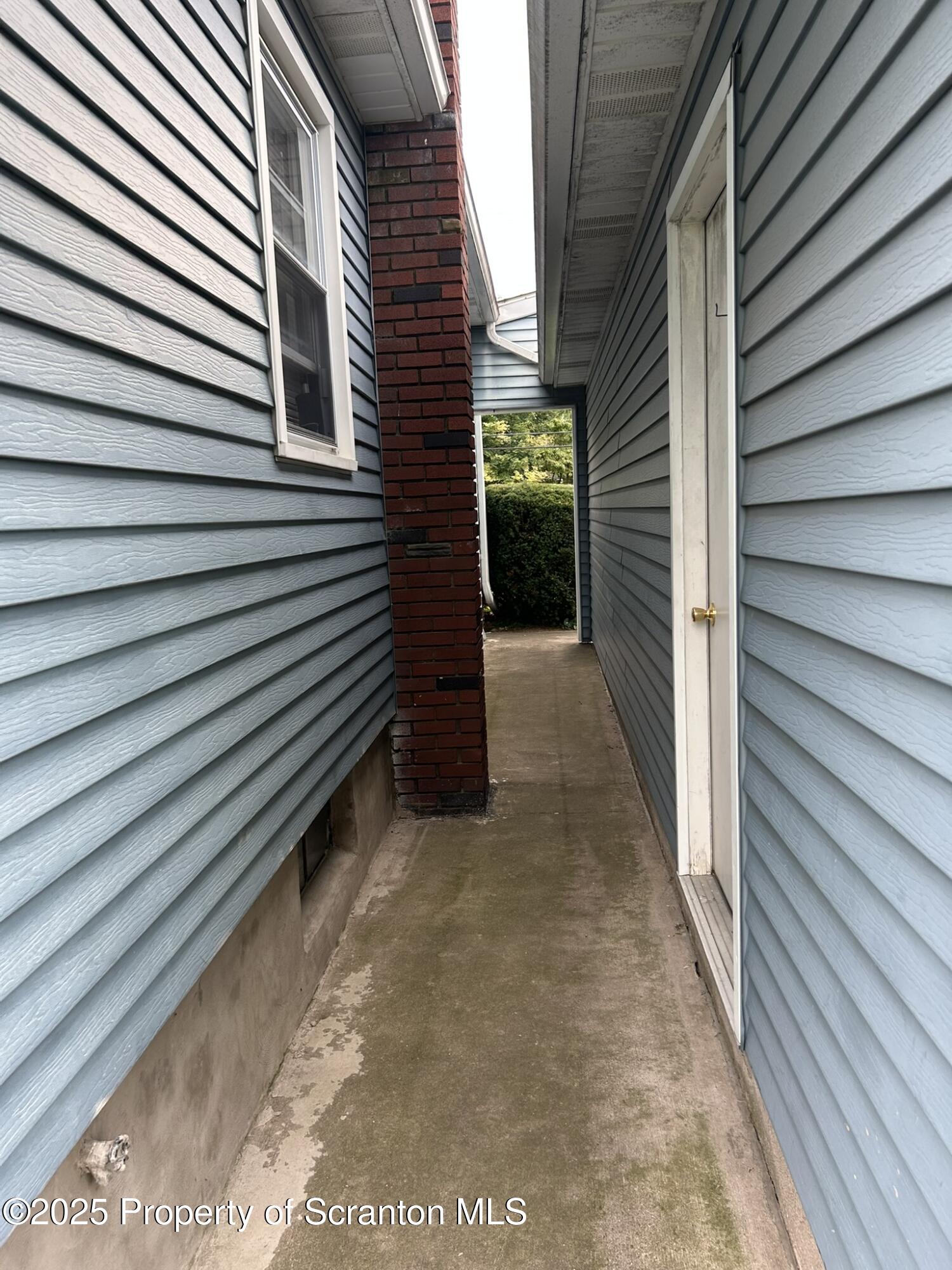 3018 Main Street Clarks Summit, PA 18411 - Photo 6 of 22 Breezeway