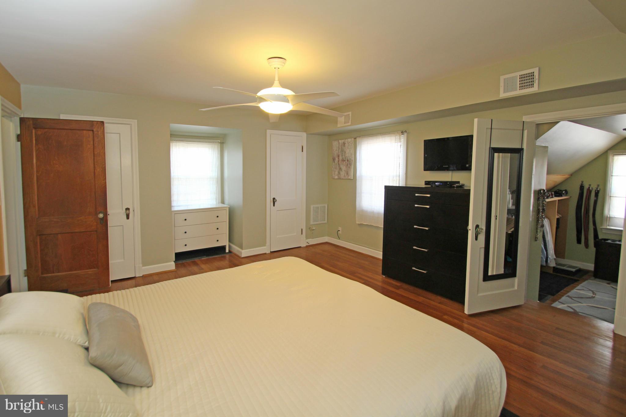 527 Ashford Road Silver Spring, MD 20910 - Photo 17 of 28 Bedroom (Master)