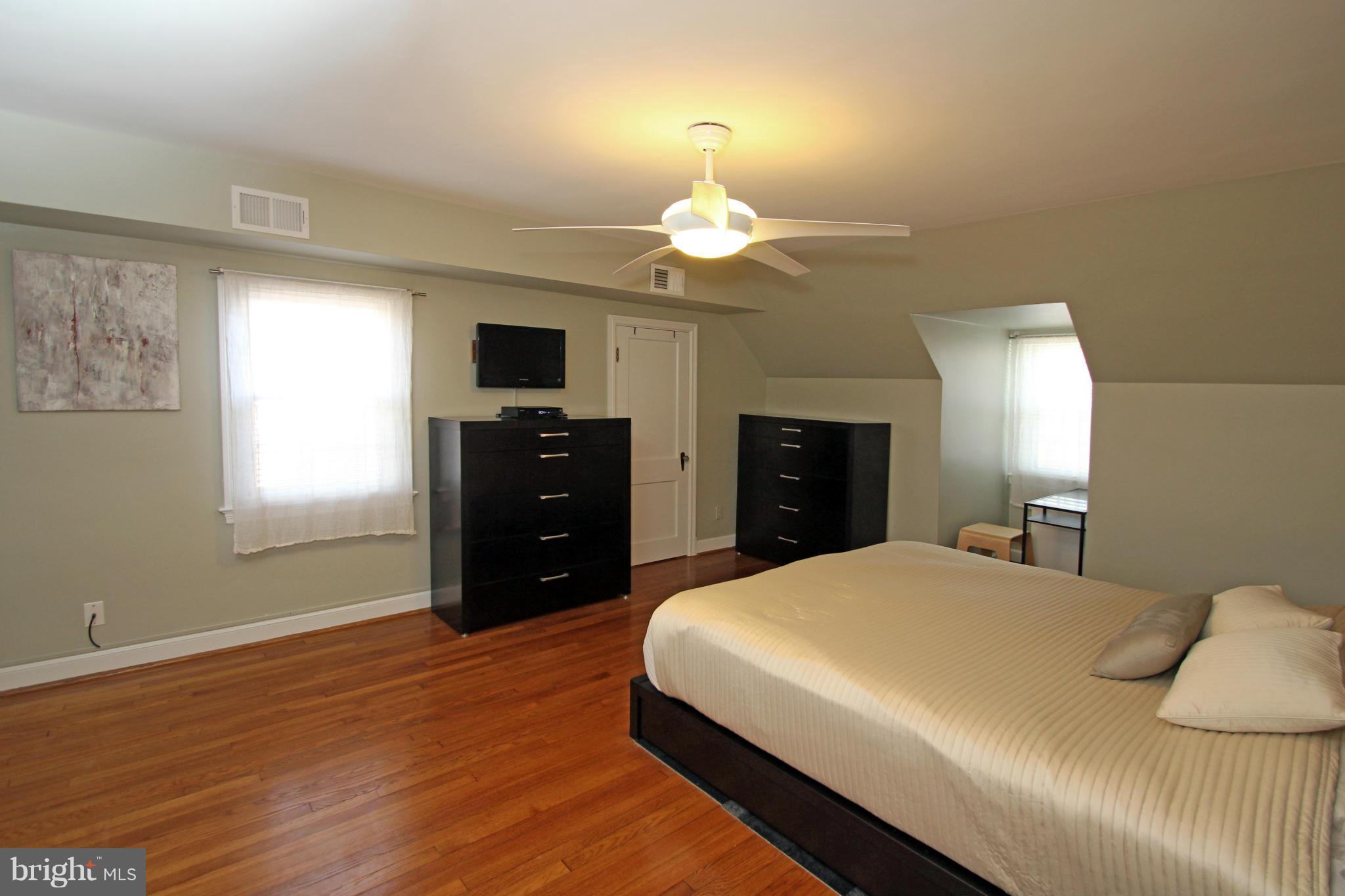 527 Ashford Road Silver Spring, MD 20910 - Photo 18 of 28 Bedroom (Master)