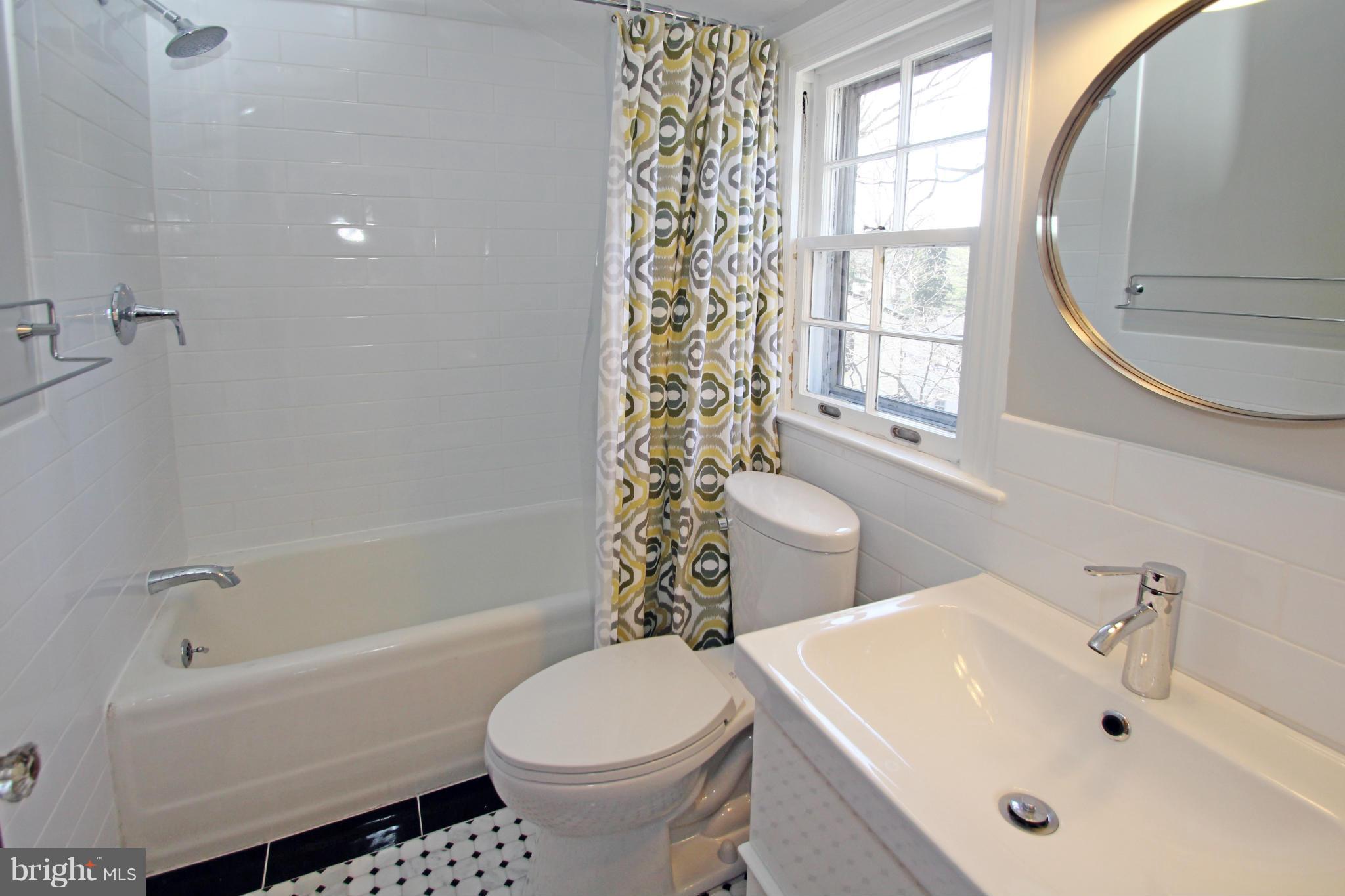 527 Ashford Road Silver Spring, MD 20910 - Photo 22 of 28 Bath