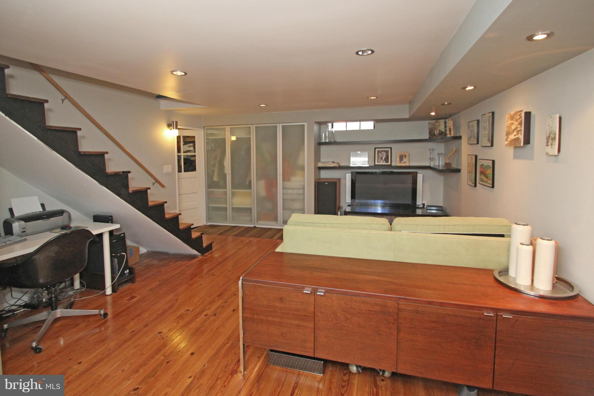 527 Ashford Road Silver Spring, MD 20910 - Photo 23 of 28 Family Room