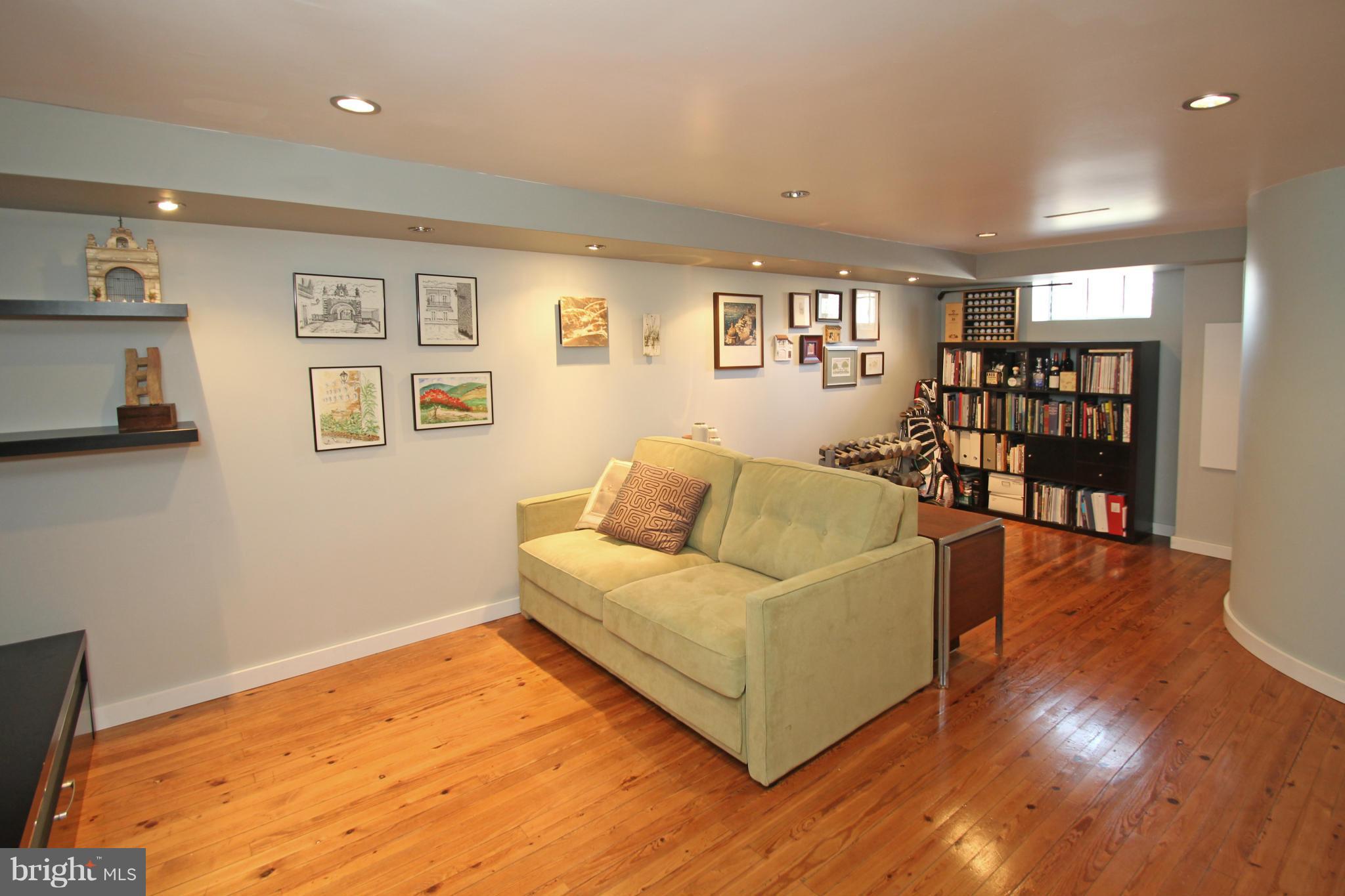 527 Ashford Road Silver Spring, MD 20910 - Photo 24 of 28 Family Room