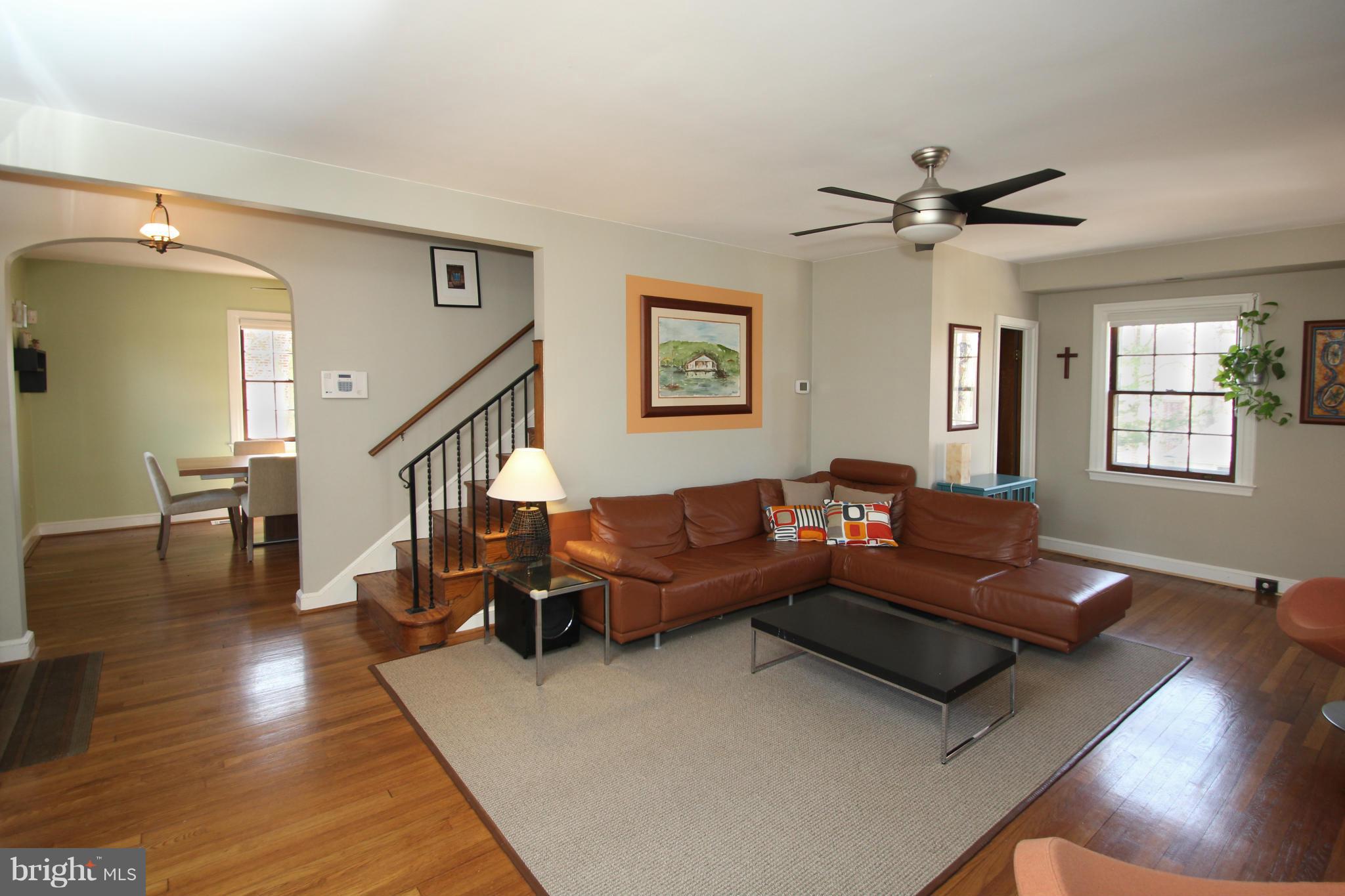 527 Ashford Road Silver Spring, MD 20910 - Photo 6 of 28 Living Room