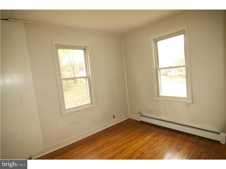1424 Crowder Avenue Reading, PA 19607 - Photo 7 of 15 Bedroom 3